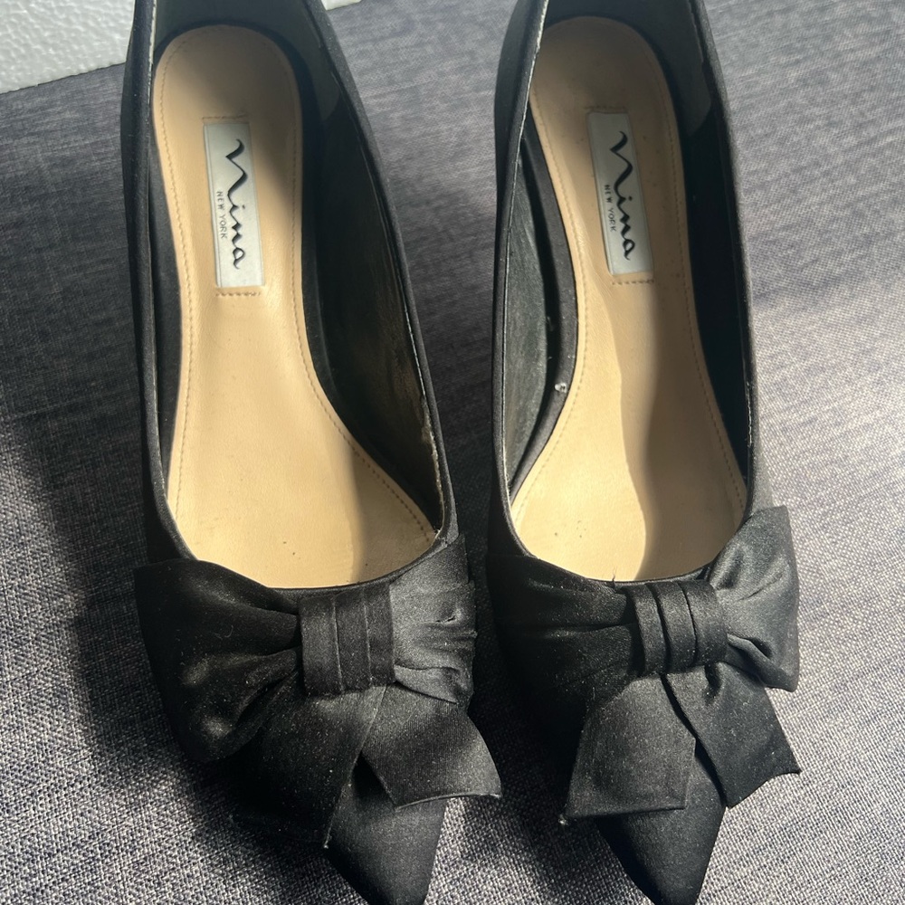 Nina New York Black Satin Bow Pumps Heels with leather soles
